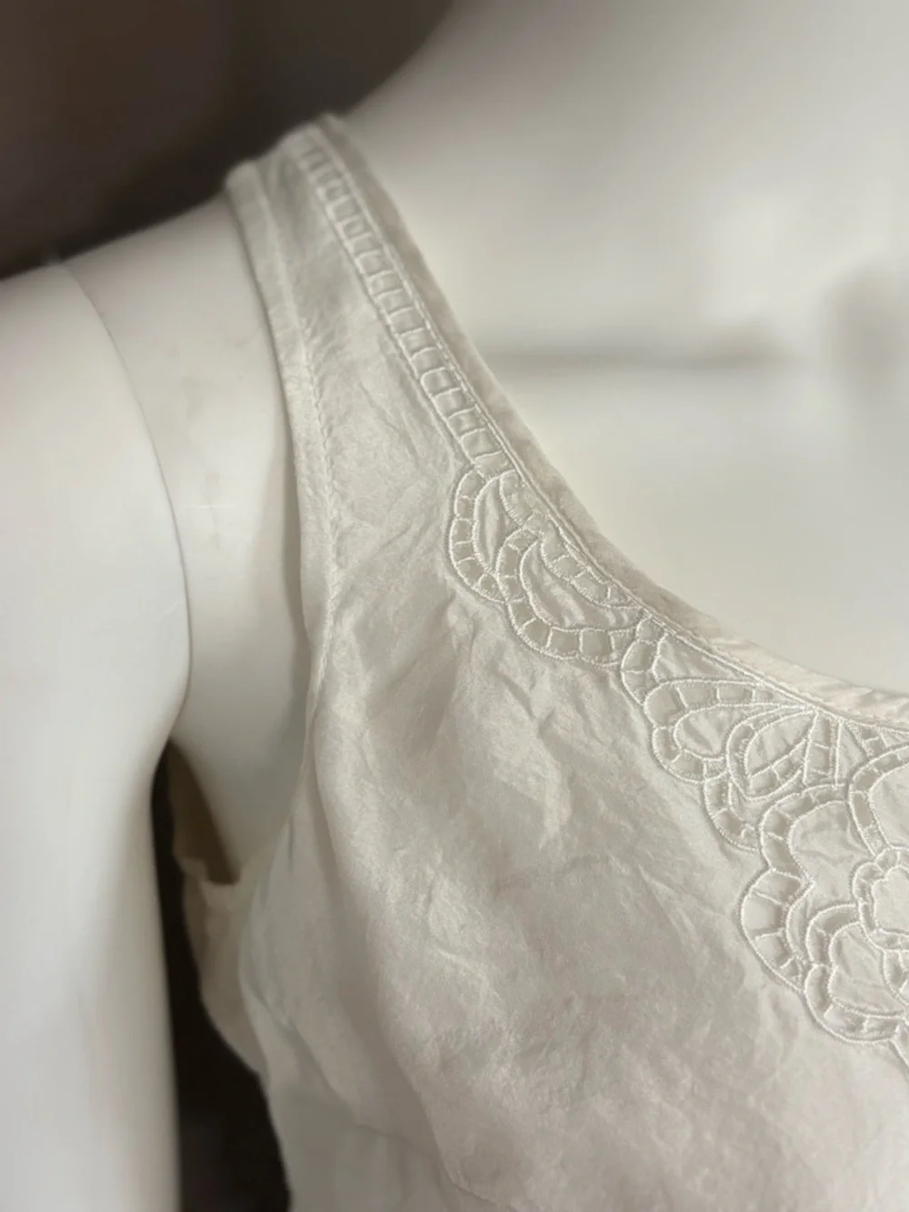 White House Black Market Cream Embroidered Camisole - Picture 3 of 6